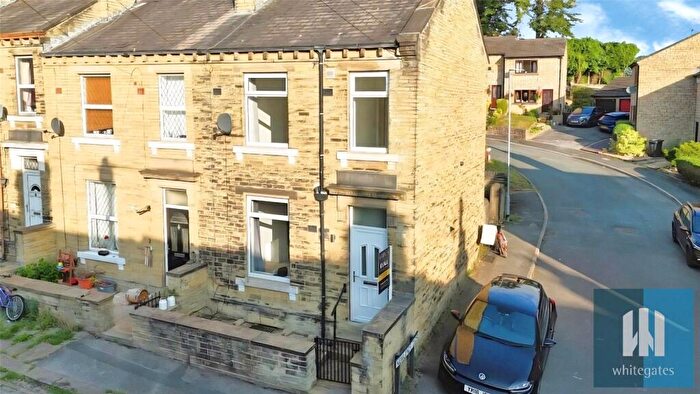 3 Bedroom End Of Terrace House To Rent In Crossley Street, Brighouse, HD6