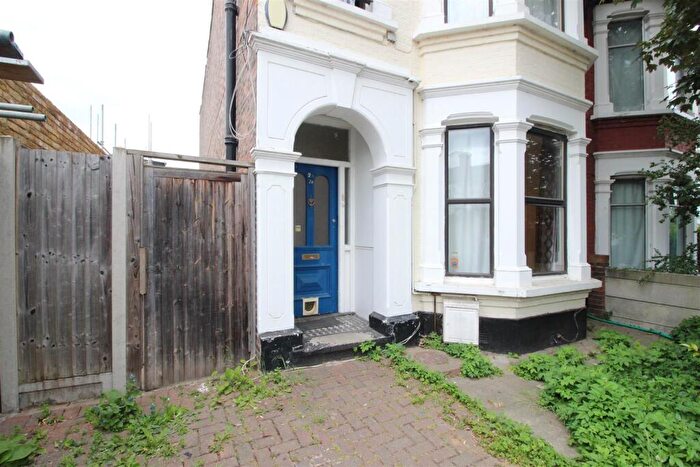 2 Bedroom Apartment To Rent In Kings Road, Leytonstone, E11