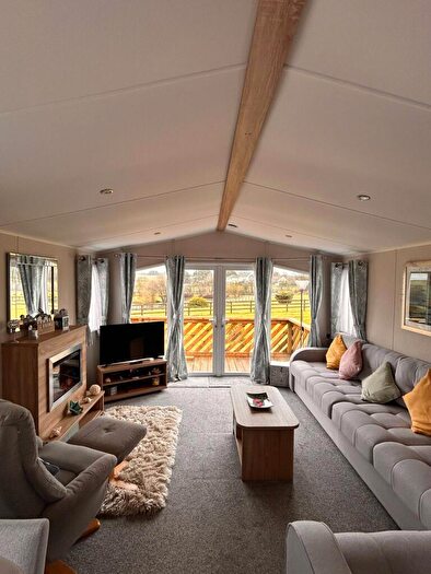 2 Bedroom Caravan For Sale In The Stables, Tavernspite, SA34
