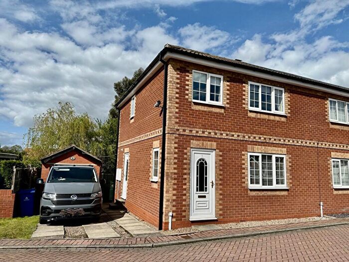 3 Bedroom Semi-Detached House For Sale In Breeze Mount Court, Stainforth, Doncaster, DN7