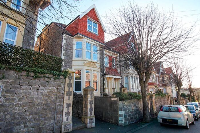 1 Bedroom Flat For Sale In Victoria Park, Hillside, Weston-Super-Mare, BS23