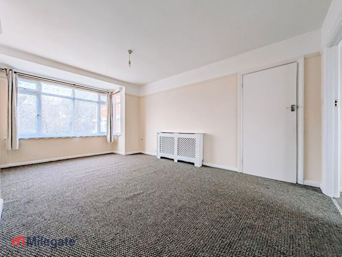 3 Bedroom Flat To Rent In Melbourne Court, Anerley Road, London, SE20