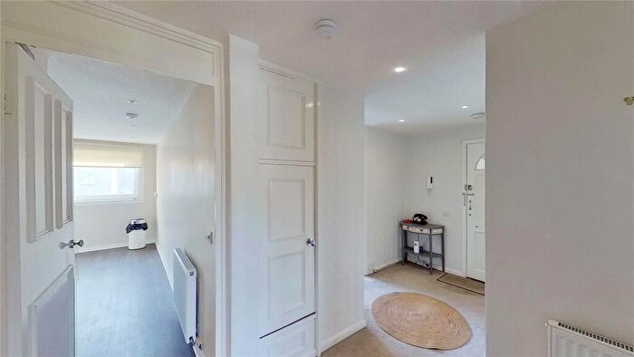 2 Bedroom Flat To Rent In Burns Street, Edinburgh, EH6