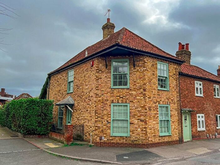 3 Bedroom End Of Terrace House For Sale In High Street, West Molesey, KT8