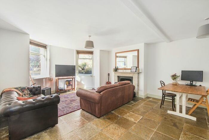 2 Bedroom Flat To Rent In Dulwich Road, London SE24