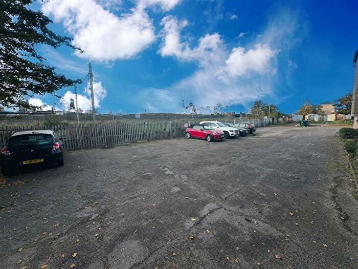 1 Bedroom Flat For Sale In Gloucester Court, Dock Road, Tilbury, RM18