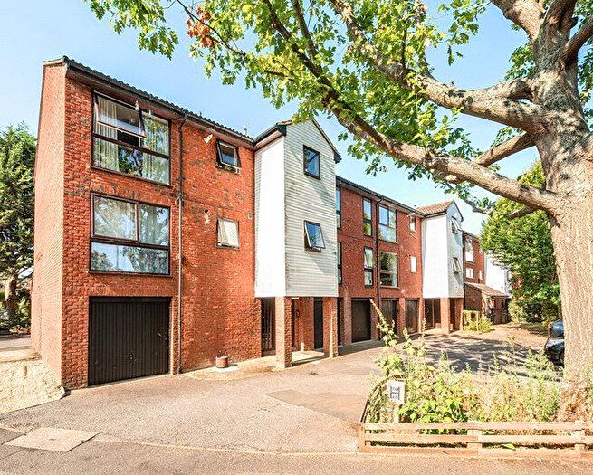 2 Bedroom Flat For Sale In Laleham Road, Shepperton, TW17