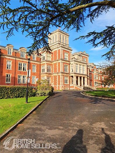 2 Bedroom Flat For Sale In Reed Drive, Redhill, Surrey, RH1