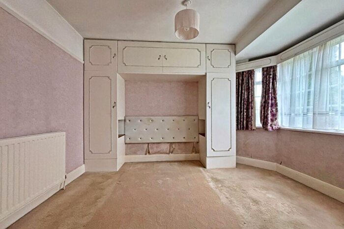 3 Bedroom Detached House For Sale In Hayes Way, Park Langley, Beckenham, BR3