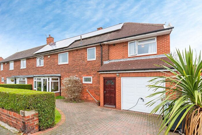 6 Bedroom Semi Detached House For Sale In Claremont Drive, Hartlepool, TS26