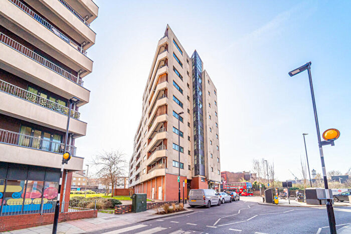 2 Bedroom Flat For Sale In Flat, Cottage Road, London, N7