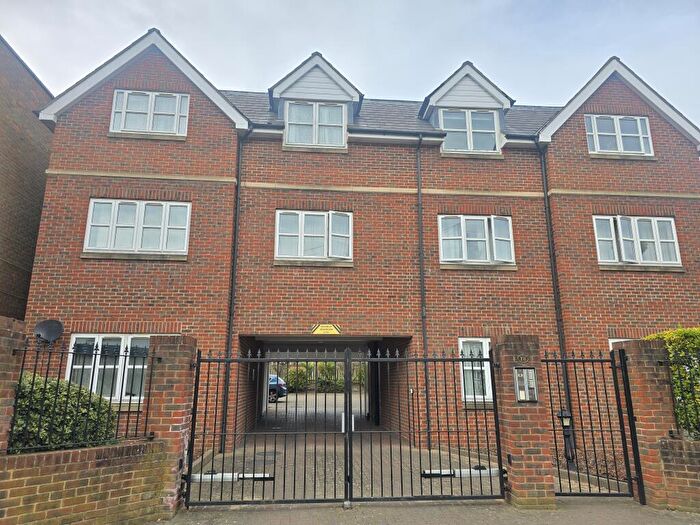 1 Bedroom Apartment To Rent In Ladysmith Road, Enfield, EN1