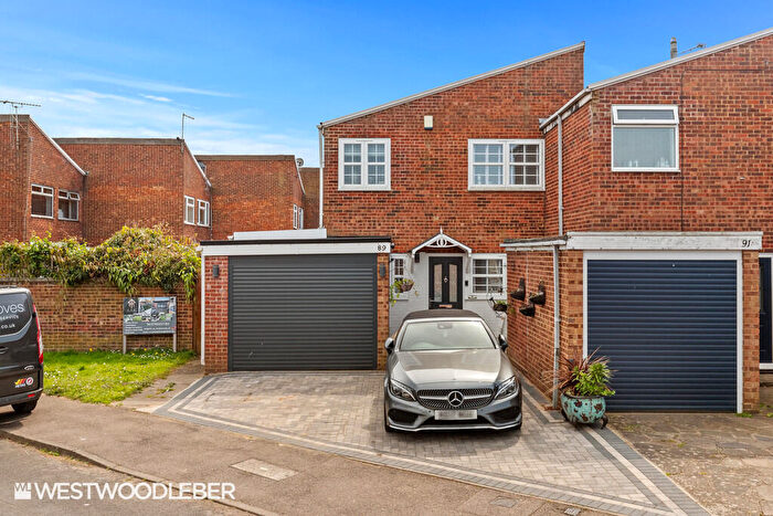 3 Bedroom Semi-Detached House To Rent In Clyfton Close, Broxbourne, EN10