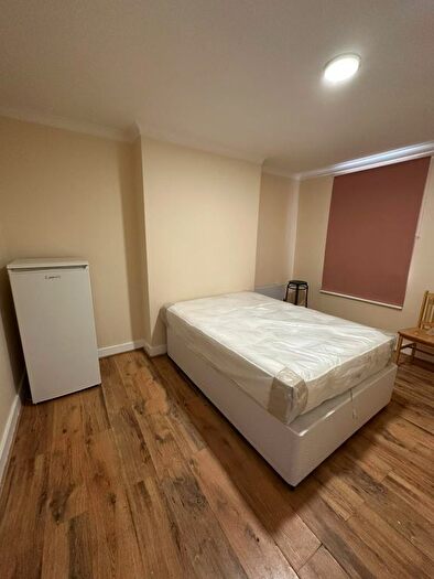 Studio To Rent In Cricklewood Broadway, London, NW2