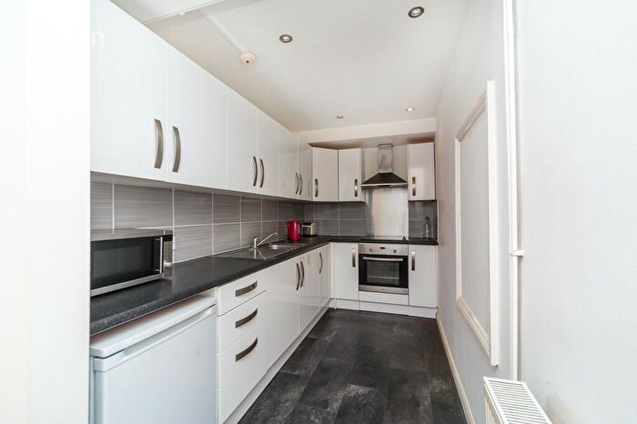 2 Bedroom Flat To Rent In Western Road, Hove, East Sussex, BN3