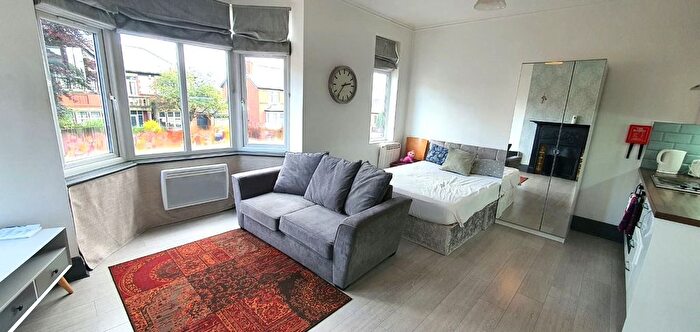 1 Bedroom Flat To Rent In Flat, Warmsworth Road, DN4
