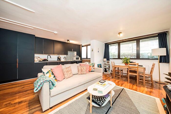 2 Bedroom Flat To Rent In Tavistock Crescent, London, W11