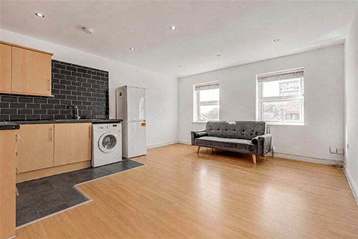 2 Bedroom Flat To Rent In Bethnal Green Road, Bethnal Green, E2