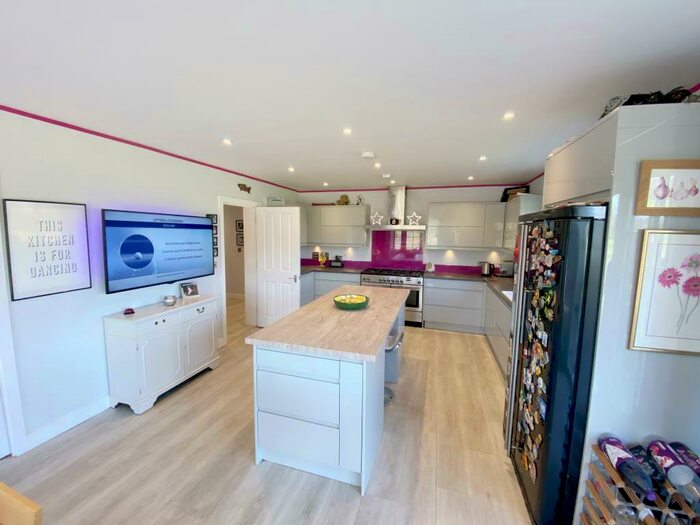 4 Bedroom Semi-Detached House To Rent In Parkers Lane, Maidens Green, RG42