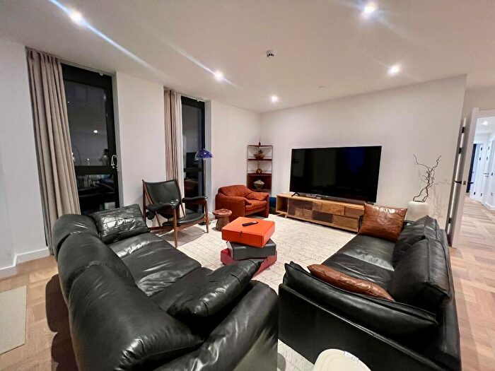 3 Bedroom Flat To Rent In Merino Gardens, London, , [Ref: Bp], BC2G