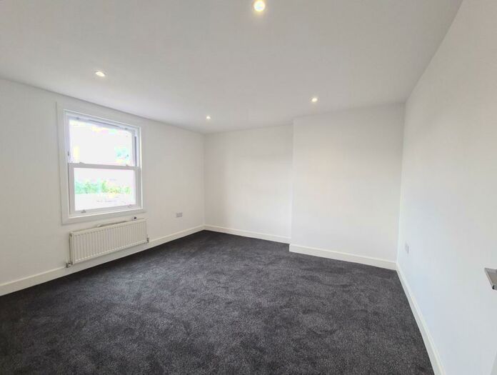 2 Bedroom Maisonette To Rent In High Street South, Dunstable, LU6