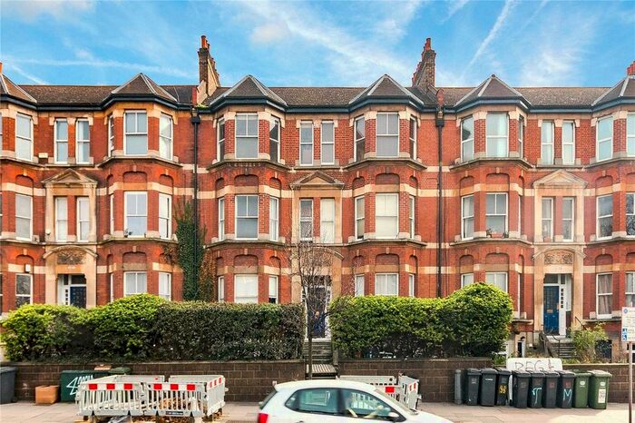 3 Bedroom Flat To Rent In New Cross Road, New Cross, SE14