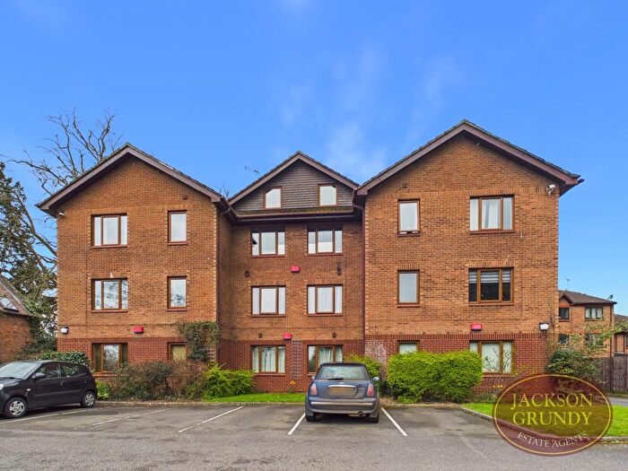 2 Bedroom Flat For Sale In Harlestone Road, Northampton, NN5