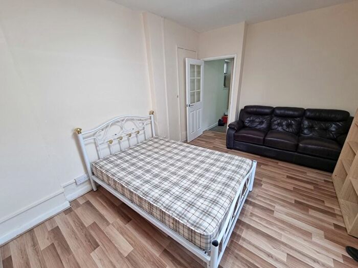 1 Bedroom Flat To Rent In Clare Street, Riverside, Cardiff, CF11