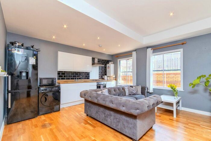 2 Bedroom Apartment To Rent In Whyteleafe Hill, Whyteleafe Hill, CR3