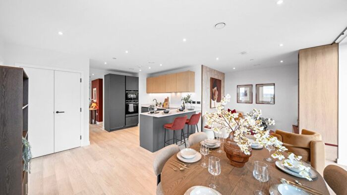 2 Bedroom Flat For Sale In West Parkside, London, SE10