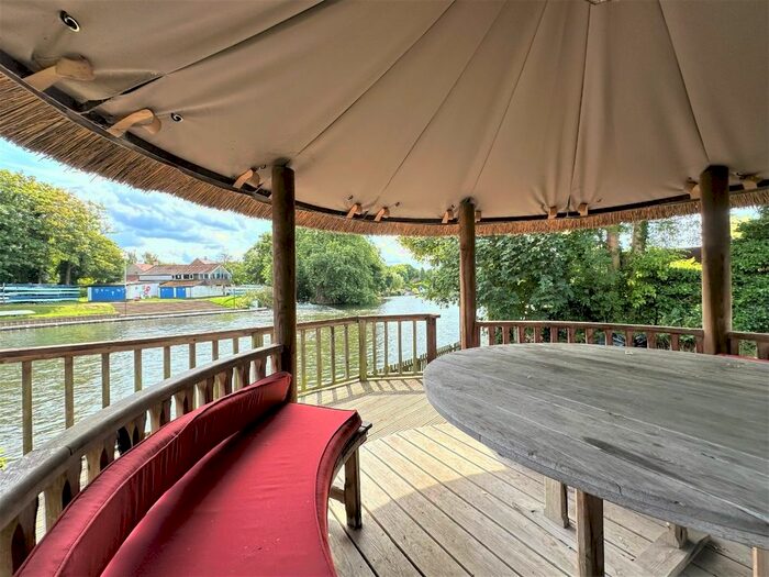 2 Bedroom Bungalow To Rent In Mackley, Hamhaugh Island, Shepperton, TW17