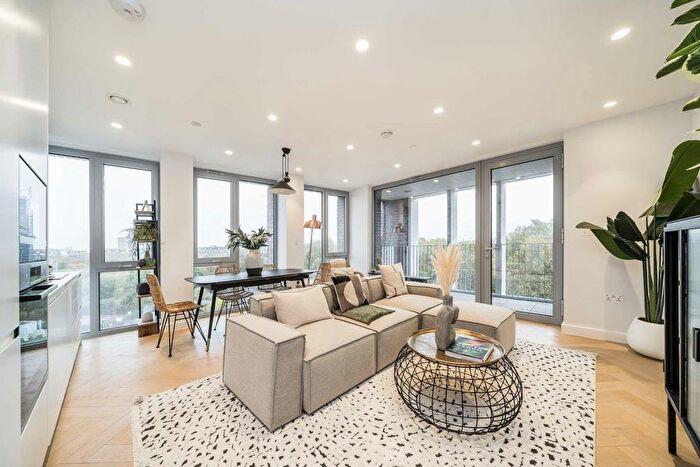 2 Bedroom Flat For Sale In Downs Road, London, E5