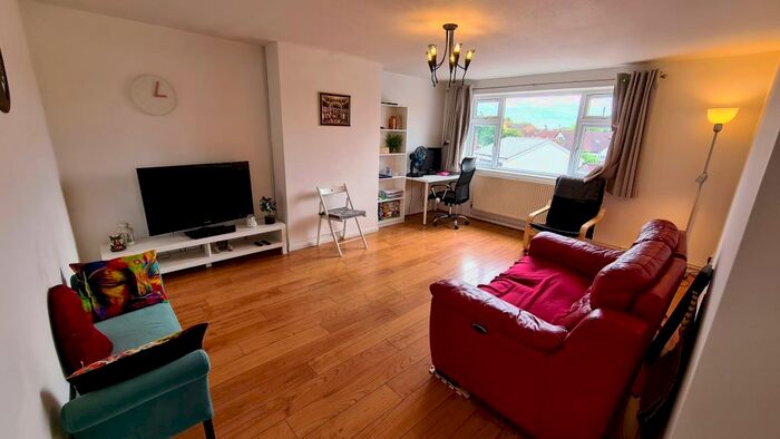 2 Bedroom Maisonette To Rent In Maidenhead, Berkshire, SL6