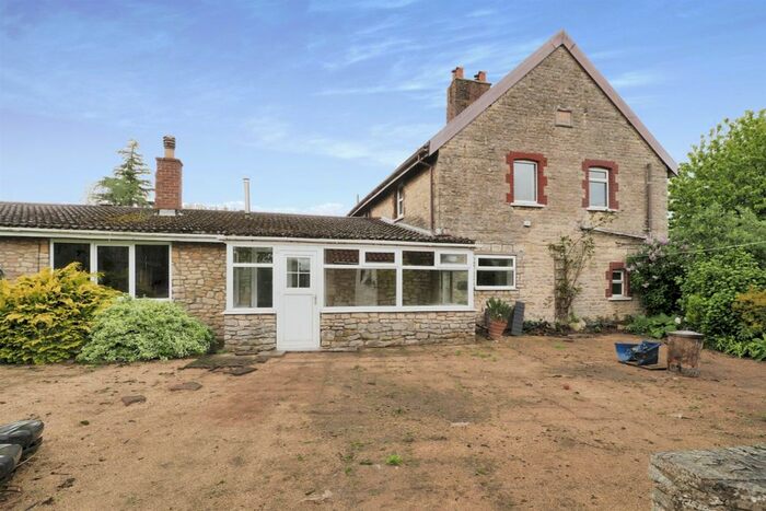 3 Bedroom Semi-Detached House For Sale In School Lane, Grayingham, Gainsborough, DN21