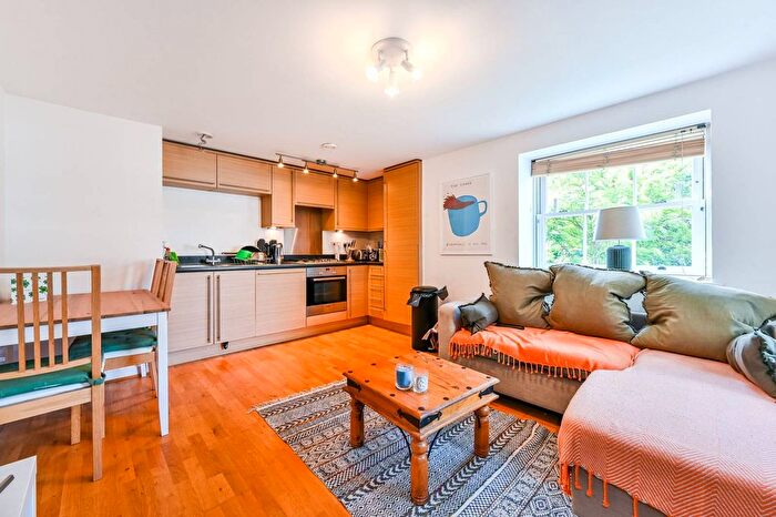 2 Bedroom Flat To Rent In Chaplin House, Islington, London, N1