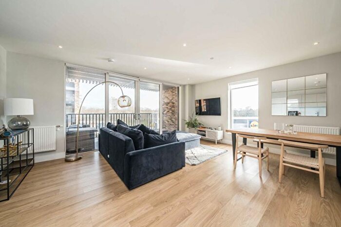 2 Bedroom Flat For Sale In Plough Lane, London, SW17