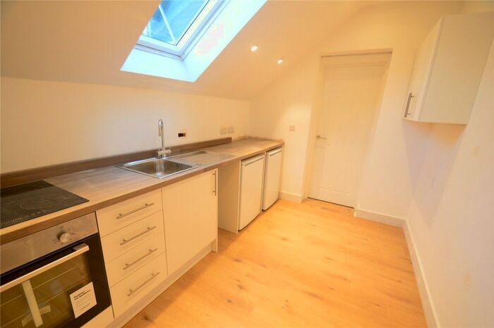 2 Bedroom Flat To Rent In Brighton Road, Purley CR8