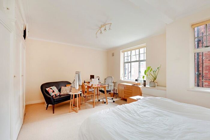 Flat To Rent In Belsize Grove, Belsize Park, London, NW3