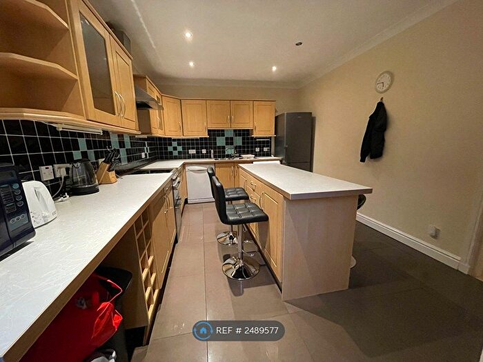 3 Bedroom Flat To Rent In Clarendon Street, Glasgow, G20