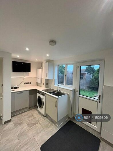 1 Bedroom Flat To Rent In New Farm Drive, Abridge, Romford, RM4
