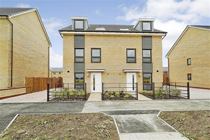 3 Bedroom Semi-Detached House To Rent In Bedroom Semi Detached House In Four Acre Drive, Houghton Conquest, MK45