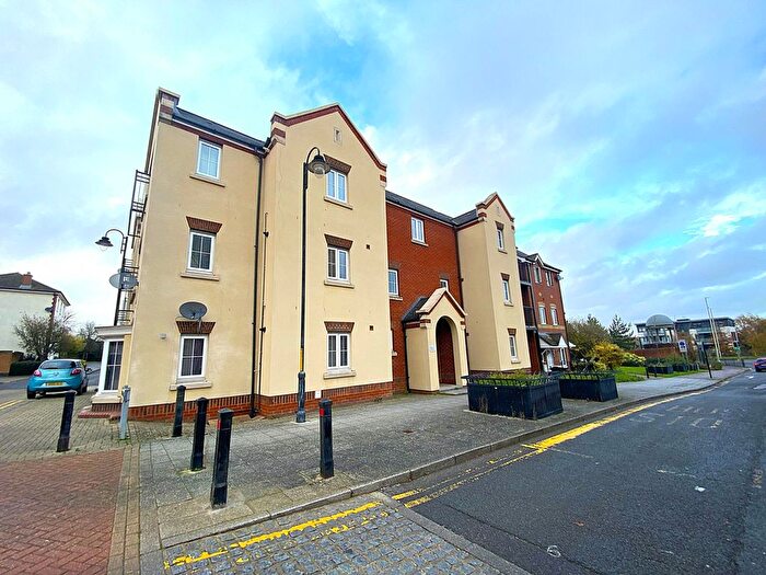 2 Bedroom Flat To Rent In Romney Point, Repton Park, TN23