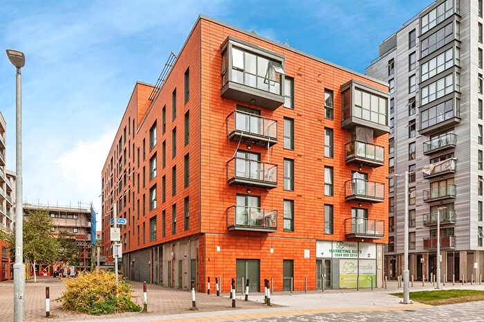 2 Bedroom Flat For Sale In Railway Terrace, Slough, SL2