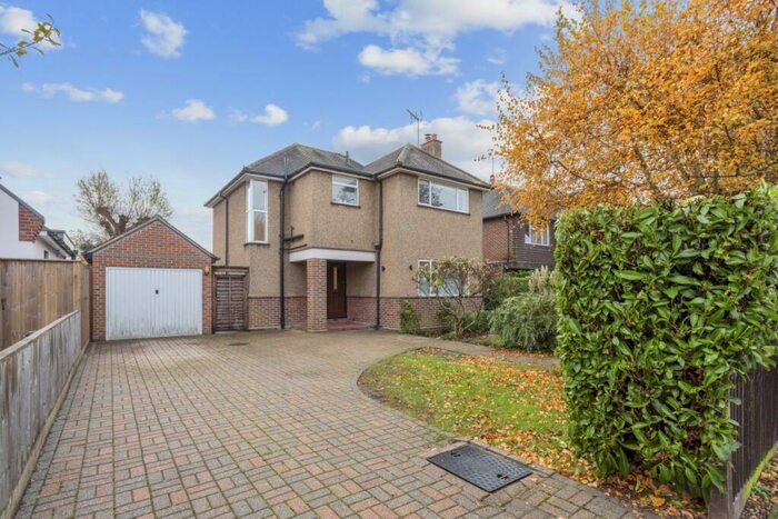 3 Bedroom Detached House To Rent In Bolton Road Windsor, SL4