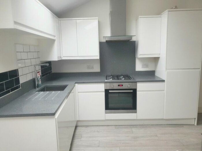 1 Bedroom Flat To Rent In Jhumat Place, Ilford IG1