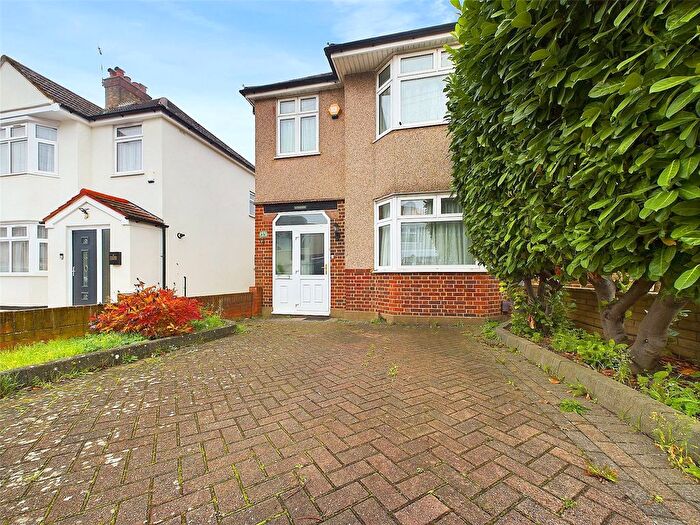 3 Bedroom Semi-Detached House To Rent In Hogarth Gardens, Heston, Hounslow, TW5