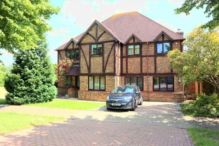5 Bedroom Detached House To Rent In Loxbeare Drive, Furzton, Milton Keynes, Buckinghamshire, MK4