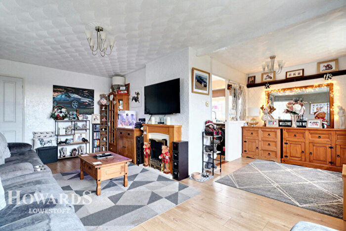 2 Bedroom Detached Bungalow For Sale In The Gardens, Lowestoft, NR33