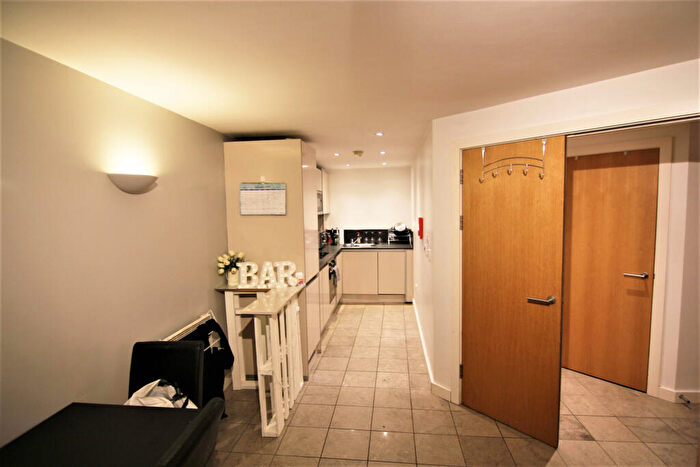 2 Bedroom Flat To Rent In Cross Granby Terrace, Leeds, LS6