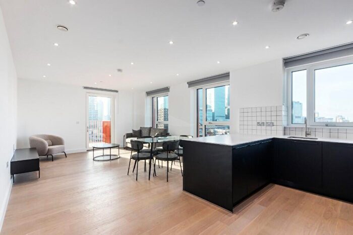 3 Bedroom Apartment To Rent In Quest House, Woolmore Street, E14